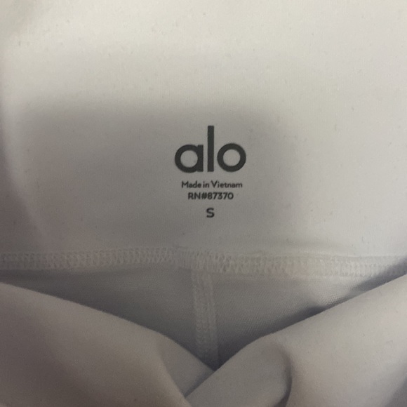 Alo white bike shorts size small - Picture 2 of 3